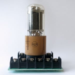 RCA JAN  931VA  photomultiplier tube  with 11 pin breadboard tube socket - PMT for display or play