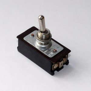 A-H SPDT toggle switch - Bakelite body - big - sturdy - old fashion toggle switch - high current ratings