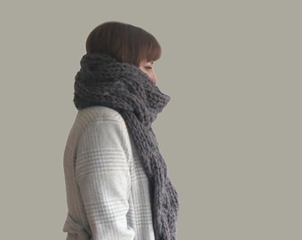 Intertwining cable scarf knitting pattern