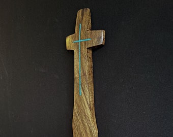 Cruz de pared de roble con incrustación de lapislázuli 12"x3"