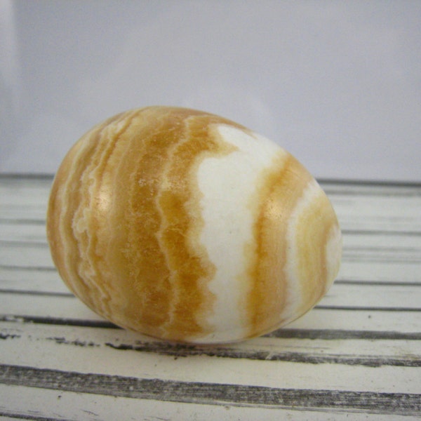 1 pc of yellow jade stone egg