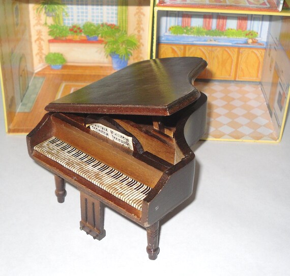 wooden baby grand piano