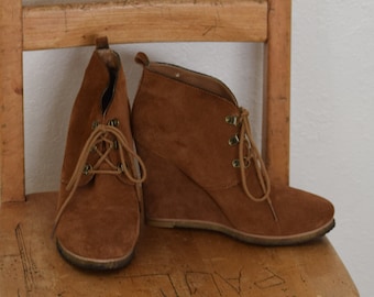 Cinnamon Suede 'Steve Madden' Wedge Heel Platform Lace Up Ankle Boots / Booties / Boho Boots / Western Boots- Women's 7 1/2