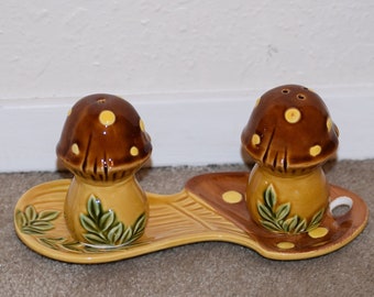Groovy 1960's Mushroom Salt and Pepper Shakers with Mushroom Tray / Made in Japan Ceramic Kitsch Woodland Mushroom Kitchen Accessories