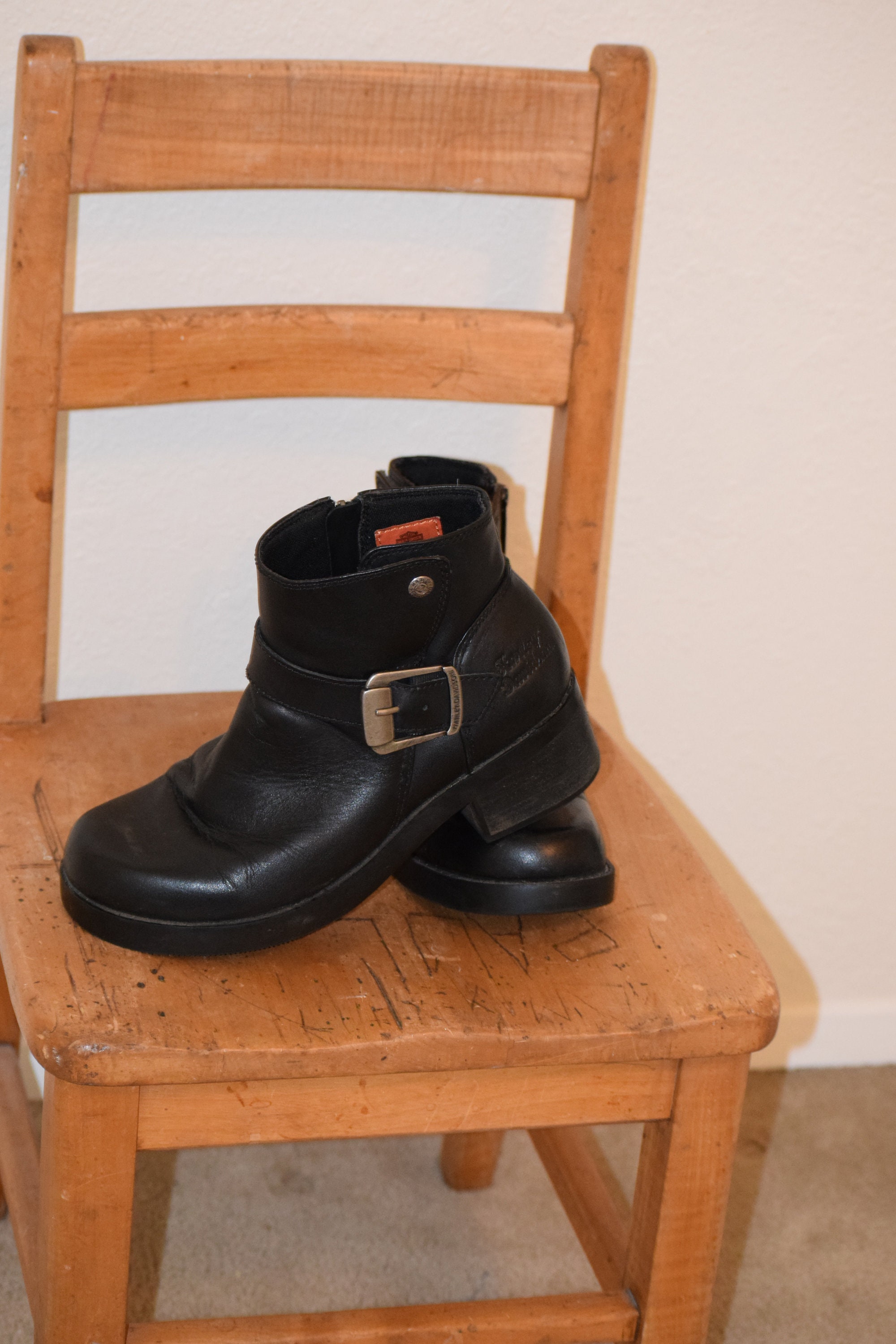 Harley davidson shop boot straps