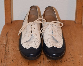 Retro Aerosoles Blue and White Rockabilly Wing Tip Oxford Saddle Shoes / Swing Dance Shoes - Women's 8 1/2