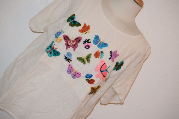 Adorable Gauzy Butterfly Embroidered Peasant Top … - image 2