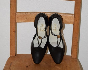 Black Leather The PM Collection 9.2.5. T Strap / Keyhole Shoes with Brass Accent Slide and Rounded Toe - Women's 8