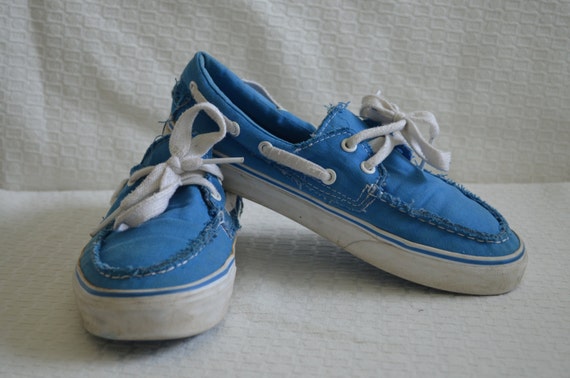 vans blue boat shoes