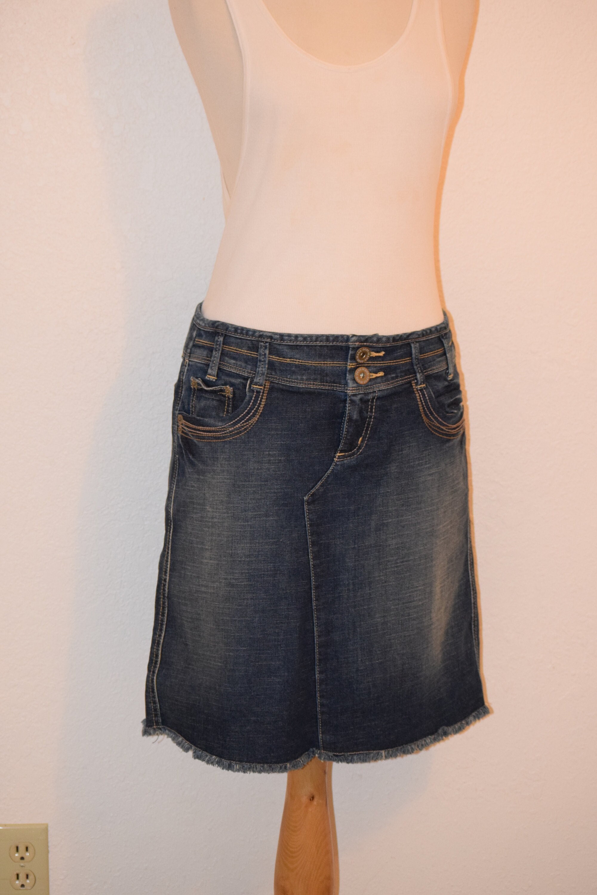 Throw Back 'DKNY Jeans' Medium Washed Denim Skirt With Frayed Hem / Western Denim  Skirt / Summer Festival Skirt Size 8 / Medium - Etsy