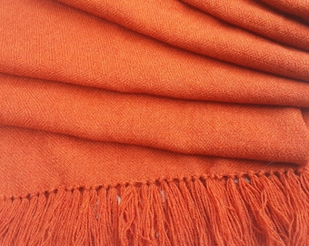 Chal/paño/estola de pura lana tejido a mano en color naranja quemado
