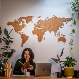 Decoração de sala de estar, decoração de casa, decoração de escritório, mapa-múndi de madeira, mapa de viagens com alfinetes, decoração de parede em tela, arte em tela grande, arte em mapa-múndi grande