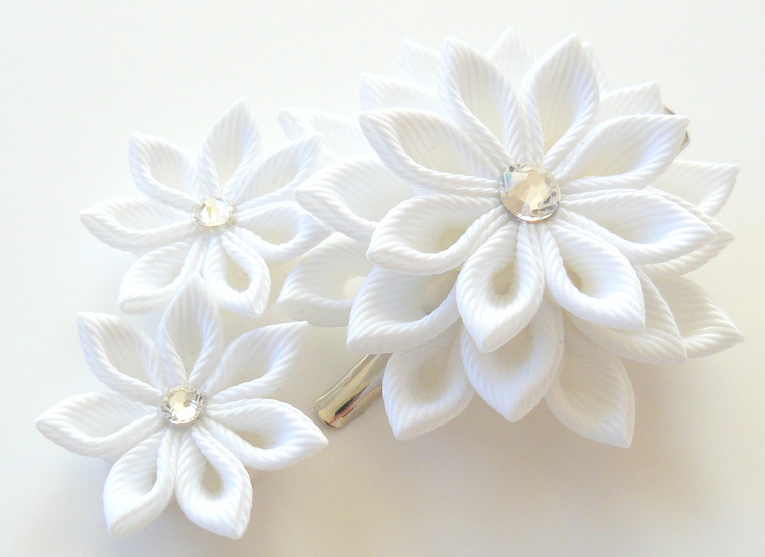 White Bridal Kanzashi fabric flower hair clip. Bridal Hairpiece.