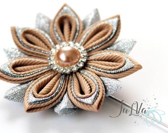 Épinglette à revers de fleur pour hommes. Broche de fleurs en tissu Kanzashi . Épinglette à revers de fleur Kanzashi. Boutonnière épingle à revers. Boutonnière de mariage faite à la main.