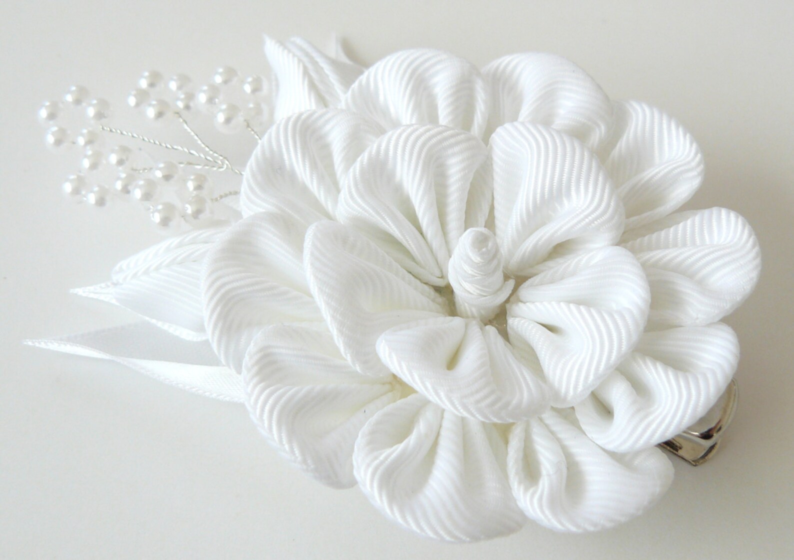 White Elegant Fabric Flower Hair Clips