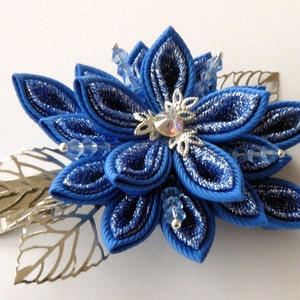 Kanzashi fabric flower hair clip. Blue kanzashi. Blue flower hair clip. Japanese hair piece. Oriental hair clip.