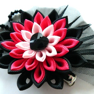 Kanzashi fabric flower hair clip. Black and pink.