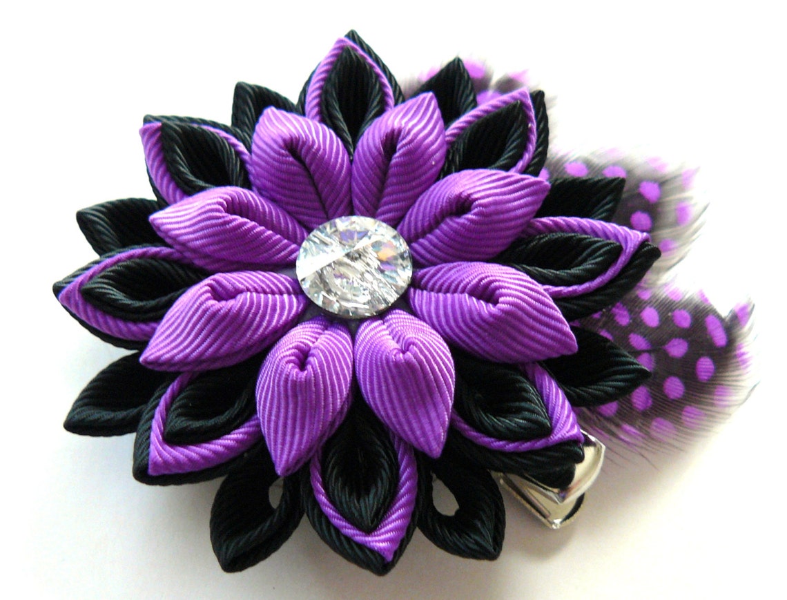 Kanzashi Stoff Blume Haarspange mit Federn. Schwarze und lila | Etsy