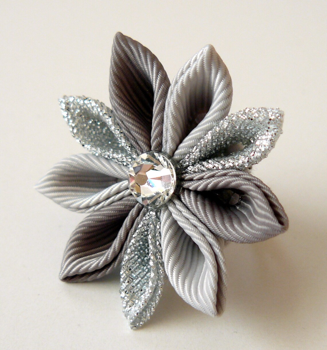 Kanzashi Fabric Flowers. Set of 3 Pieces. Silver and Grey. - Etsy