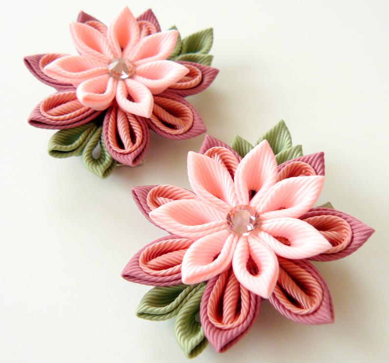 Kanzashi Fabric Flowers. Set of 2 Hair Clips. Pink Kanzashi - Etsy