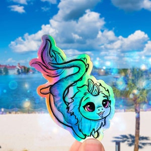 Pegatina holográfica de El Último Dragón, inspirada en Raya y el Último Dragón, inspirada en Sisu.