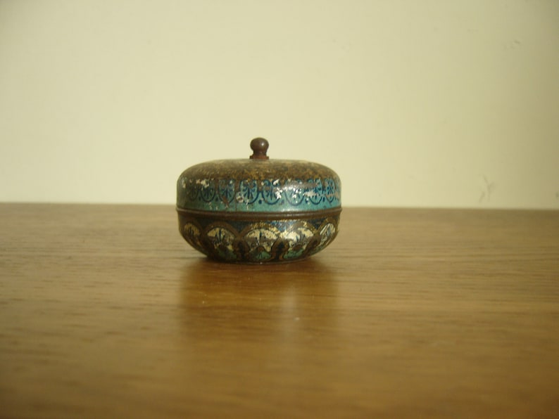 worn and empty but stuck closed Vintage early C20th small round Camphorice tin