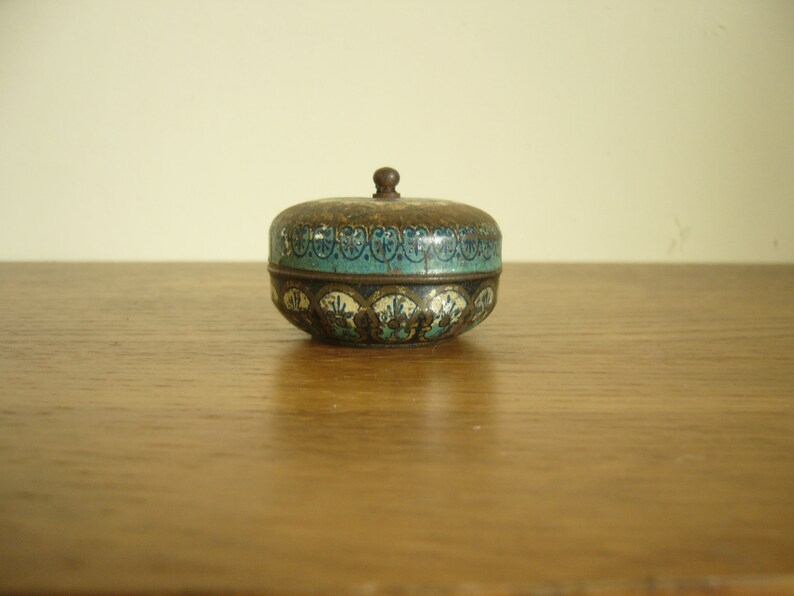 worn and empty but stuck closed Vintage early C20th small round Camphorice tin