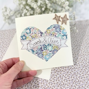 Tarjeta personalizada de boda, compromiso o aniversario con corazón bordado