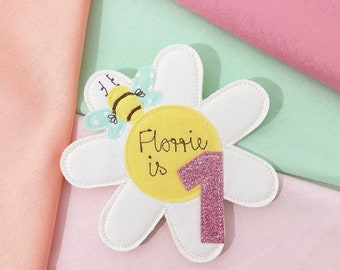 Daisy Flower Personalised Birthday Rosette