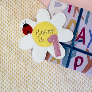 Daisy Flower Personalised Birthday Rosette