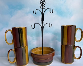 Tazas de gres Vtg y juego de árboles de tazas, gres marrón retro Nasco Japón con árbol de tazas, cuatro tazas pintadas a mano y árbol de metal y gres