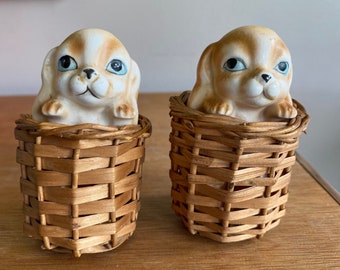 Vtg Dogs in Baskets Salt and Pepper Shakers, Ceramic Puppies Peeking Out of Wicker Baskets Salt and Pepper Shakers