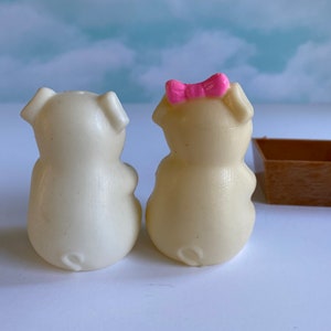 Vtg Pigs in a Poke Plastic Salt and Pepper Shaker Set with Orignal Box, White Pigs in Brown Box, Pink Bow Pink, Plastic Salt and Pepper Set image 8