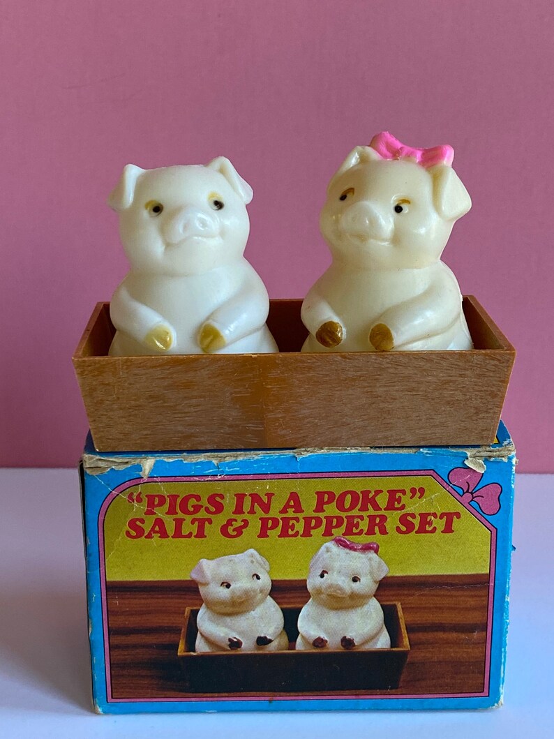 Vtg Pigs in a Poke Plastic Salt and Pepper Shaker Set with Orignal Box, White Pigs in Brown Box, Pink Bow Pink, Plastic Salt and Pepper Set image 1