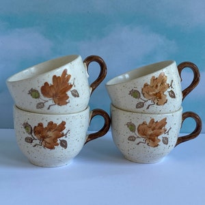 Vtg Metlox Poppytrail Woodland Gold Coffee Cups Set of 4 Speckled Pottery Mugs Metlox Made in California, Brown Handle Autumn Leaf Design