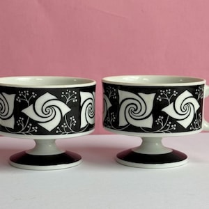 Vtg Pacesetter Footed Cups, Black and White Geometric Floral Swirl Design Low Profile Cups, 80&#39;s Tea Cups, Coffee Cups Set of 2