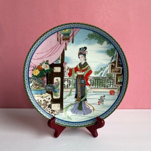 Vtg Asian Design Imperial Jingdeshen Porcelain Decorative Plate and Stand, 1987 &quot;Beauties of the Red Mansion&quot; Chinese Porcelain Plate