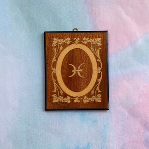 Vtg Inlay Wood Pisces Astrology Plaque Sorrento Mayflower Pisces Symbol Wood Plaque Wall Art, (One Blemish) Horoscope Pisces, 6 Inches