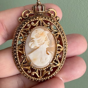Vtg Florenza Cameo Brooch, Signed Gold Tone Brooch, Carved Shell Cameo Victorian Revival Style 2.25&quot; Tall, 1.50&quot; Wide, Crown Top Jewelry
