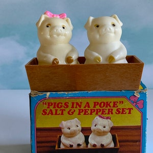 Vtg Pigs in a Poke Plastic Salt and Pepper Shaker Set with Orignal Box, White Pigs in Brown Box, Pink Bow Pink, Plastic Salt and Pepper Set image 2