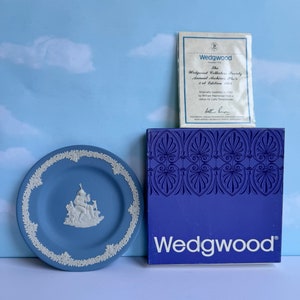 Vtg Wedgwood Plate, Blue Wedgwood Collectible Small Plate with Box, Annual Archives Plate Wedgwood Collectors Society, 6.75&quot; Plate