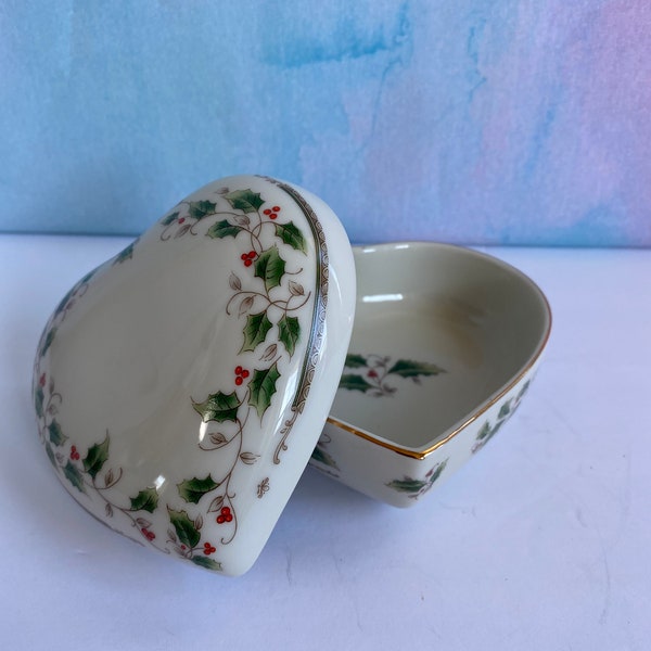 Heart Shaped Musical Trinket Box Celebration of Love "Greensleeves Song" Collector Edition Fine Porcelain Heritage House Inc. Holly Leaves