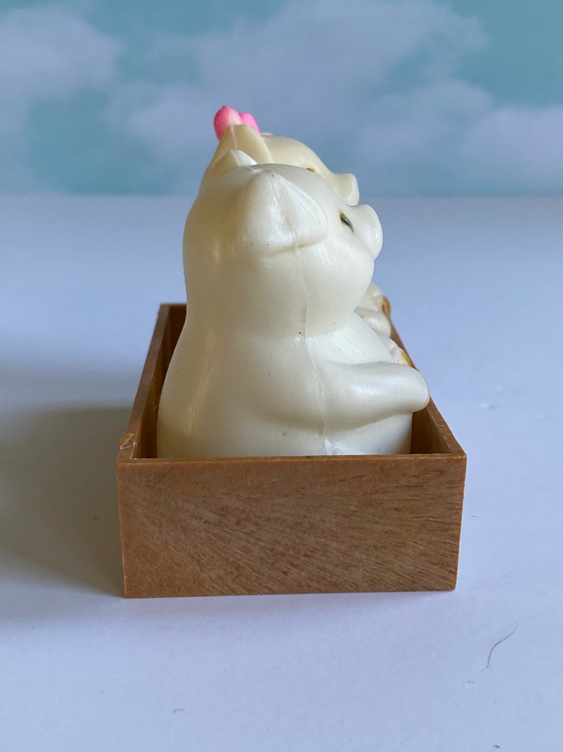 Vtg Pigs in a Poke Plastic Salt and Pepper Shaker Set with Orignal Box, White Pigs in Brown Box, Pink Bow Pink, Plastic Salt and Pepper Set image 4