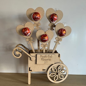 デジタル ハート チョコレート ホルダー、チョコレート カート、ハートの花、バレンタイン ハート、バレンタイン リンツ、リンツ、チョコレート ホルダー SVG、DXF、カット ファイル