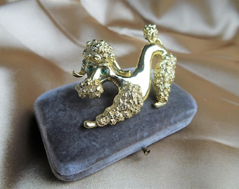 Spilla vintage a forma di cane, spilla a forma di barboncino francese, animale dettagliato, spilla figurativa firmata, gioiello vintage da collezione.