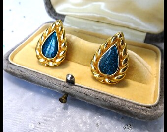 Splendidi orecchini vintage in smalto blu pavone e metallo color oro, dal design raffinato, gioielli vintage da collezione.