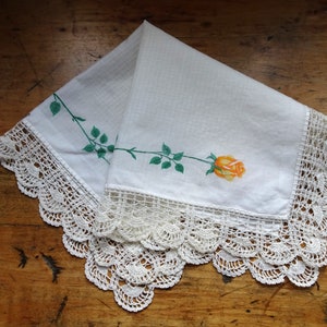 FABULOUS Vintage Hanky,Colorful Yellow Roses Design Hanky, Lace Edge,Frame It, Decorative Mid Century Hankies, Collectible Hankies