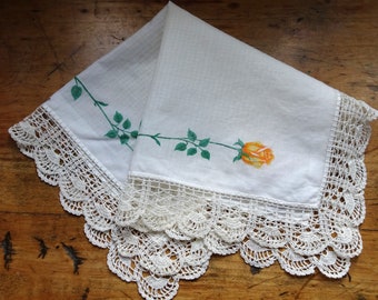 FABULOUS Vintage Hanky,Colorful Yellow Roses Design Hanky, Lace Edge,Frame It, Decorative Mid Century Hankies, Collectible Hankies