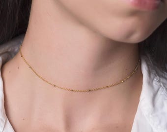 Colar gargantilha dourado, joia delicada para usar em camadas, estilo minimalista para o dia a dia, presente para ela.