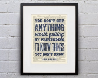 Non si ottiene nulla di degno di essere ottenuto fingendo di sapere cose che non si conoscono / Sam Harris - ispiratore citazione libro art Print - DPQU164
